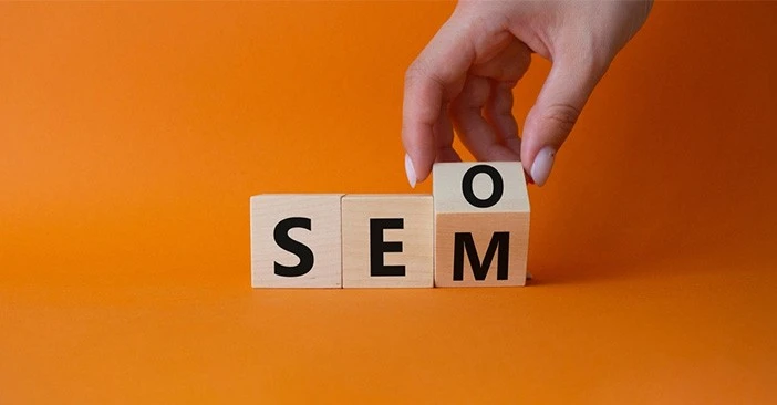 Mengenal Perbedaan Utama Antara Teknik SEO dan SEM: